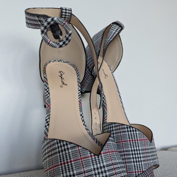 Qupid Heeled black and white Sandal, Size 8 - Picture 5 of 6